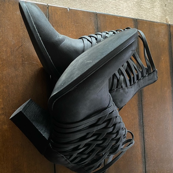 Booties and wedge heels - Picture 2 of 2